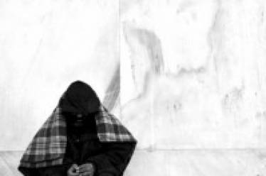 Οι μισθοί μειώνονται – το δημόσιο χρέος αυξάνεται: ποιοι κερδίζουν;